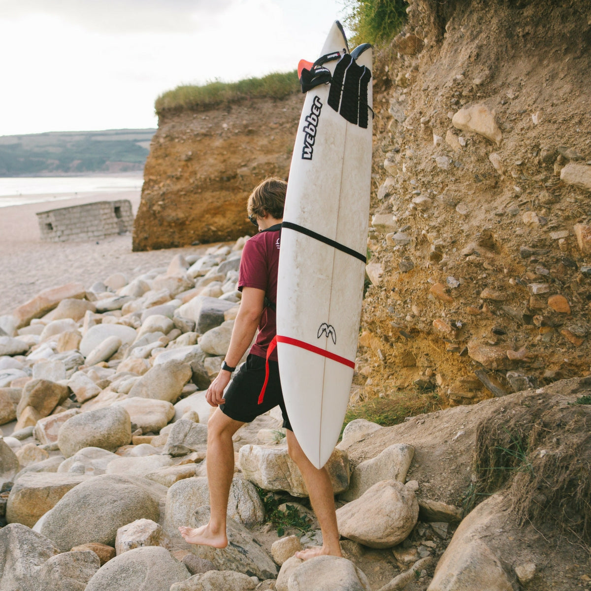 Surfboard with online straps